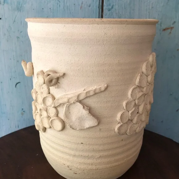Ceramic wine bucket made by artist in off-white with raised grape bunches - Picture 10 of 13